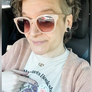 Meet your Posher, Lauren